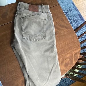 Vans size 32 regular khaki pants has a tiny hole in the right pocket